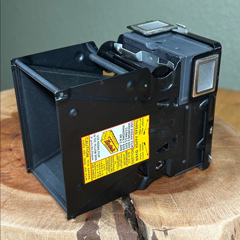 KODAK Six-20 Brownie Junior Art Deco Camera W/ MYSTERY FILM! - Picture 12 of 16